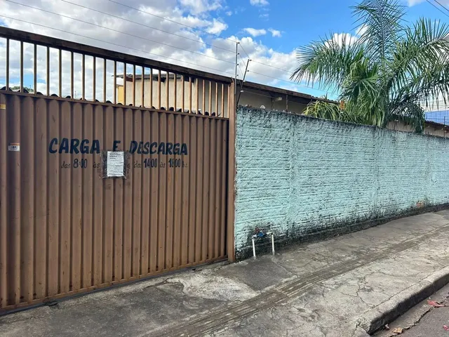 Imagem: Casa / Comercial Casa de Rua com 5 Quarto(S)
