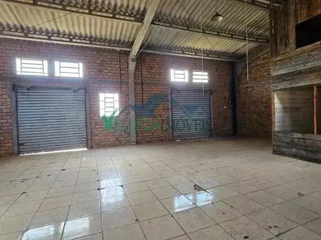 Imagem: Prédio Comercial de Frente para a Rs040