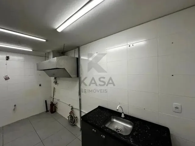 Imagem 6: Loja Comercial com Deck Externo para Locação em Avenida Principal Próximo Ao