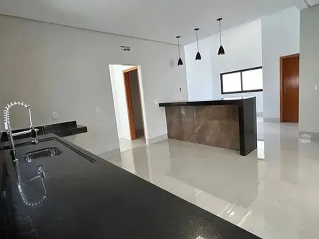 Imagem 3: Belíssima Casa no Parkway a Venda