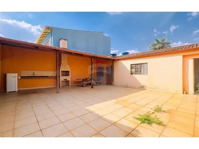 Imagem: Casa Térrea de Esquina com Edícula na
