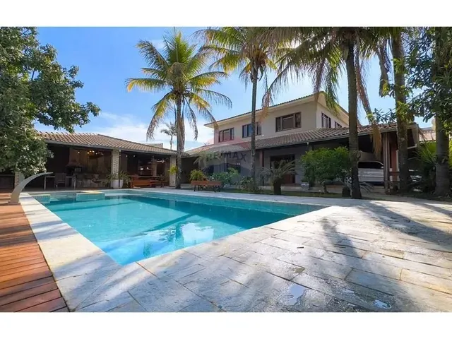 Imagem: Casa de Alto Padrão com Piscina Aquecida