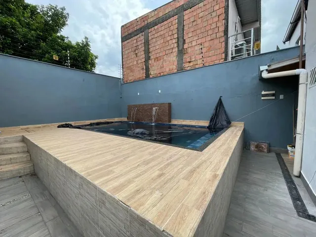 Imagem: Casa com 3 Quartos - Vaga de Garagens para