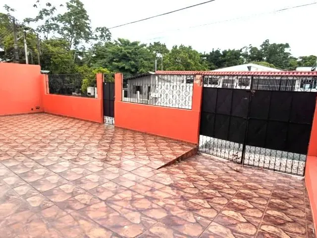 Imagem 4: Aleixo, Conj. João Bosco I, Casa C/Área 375M2, 3 Quartos, Espaço Externo Amplo