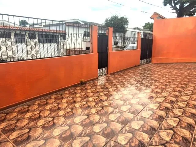 Imagem 5: Aleixo, Conj. João Bosco I, Casa C/Área 375M2, 3 Quartos, Espaço Externo Amplo