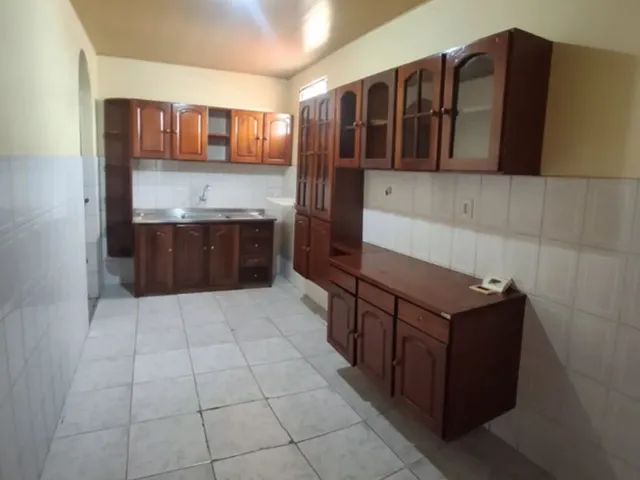 Imagem 3: Aleixo, Conj. João Bosco I, Casa C/Área 375M2, 3 Quartos, Espaço Externo Amplo