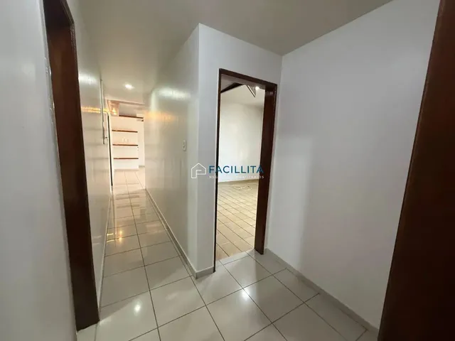 Imagem 12: Apartamento À Venda no Adrianópolis,Amplo, Bem Localizado e com Potencial De