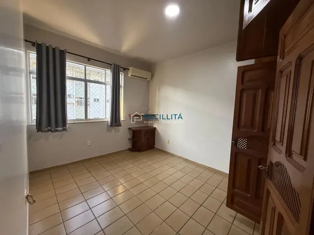 Imagem 3: Apartamento À Venda no Adrianópolis,Amplo, Bem Localizado e com Potencial De
