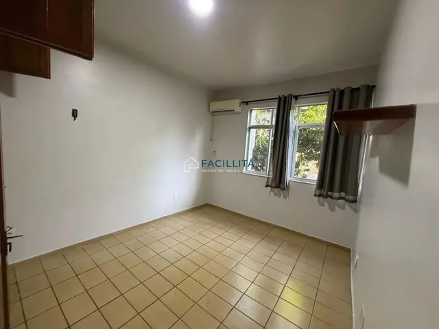 Imagem 6: Apartamento À Venda no Adrianópolis,Amplo, Bem Localizado e com Potencial De
