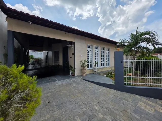 Imagem: Casa Á Venda com 05 Quartos e 04 Banheiros