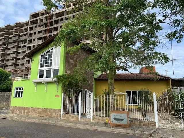 Imagem: Casa de Alto Padrão com Piscina - Condomínio