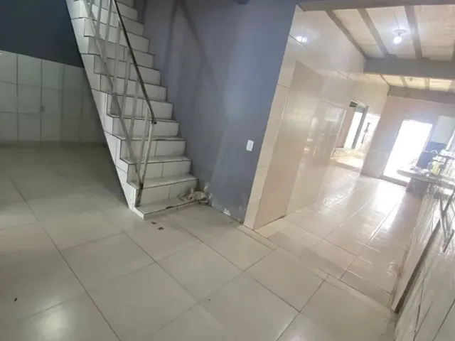 Imagem: Casa de 2 Andares - 4 Quartos e Quintal
