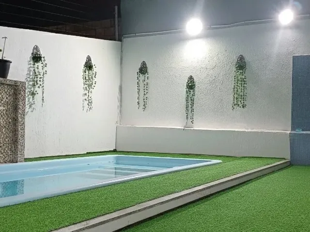 Imagem 6: Casa Moderna com Piscina e Conforto