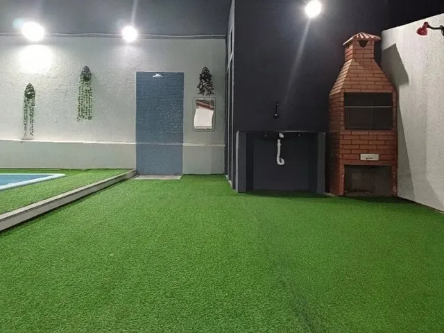 Imagem 7: Casa Moderna com Piscina e Conforto
