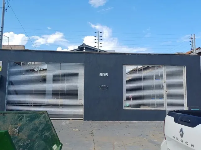 Imagem 9: Casa Moderna com Piscina e Conforto