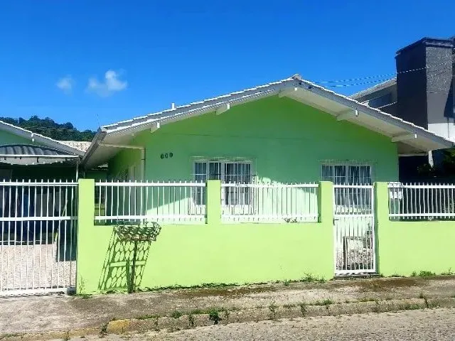 Imagem: Casa para Aluguel com 3 Quartos e 2 Vagas