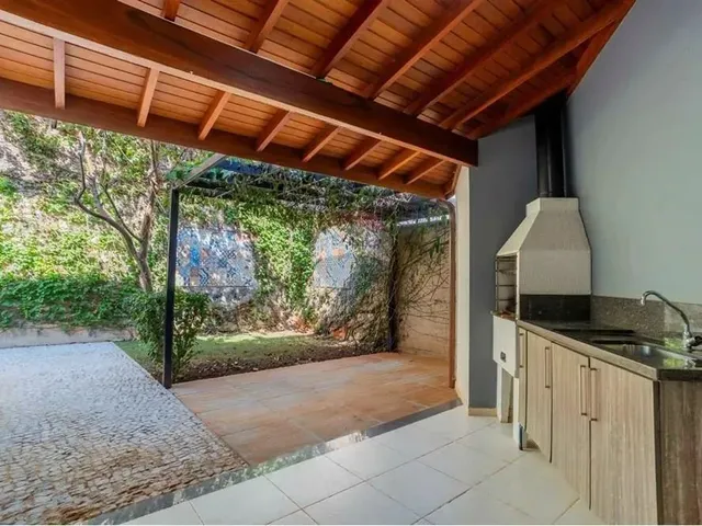 Imagem: A casa possui 3 Dormitórios, 2 Suítes, 2 Banheiros, 2