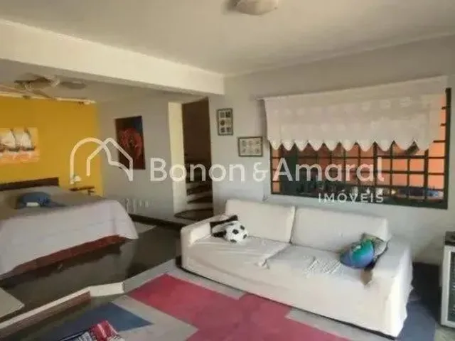 Imagem: Casa À Venda com 3 Suítes no Bairro Chácara