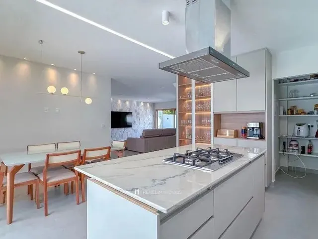 Imagem 2: Casa À Venda em Serra, Estância Monazítica, com 4 Quartos, com 235 M²
