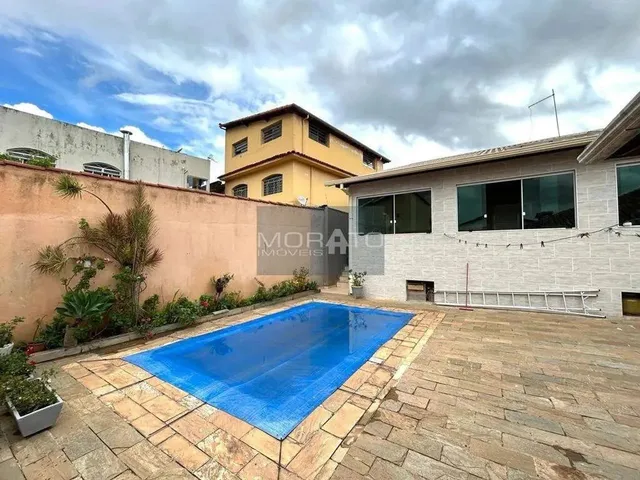 Imagem 1: Belíssima Casa em Lote de 360M², com 3 Quartos com Suíte , Closet, Piscina E