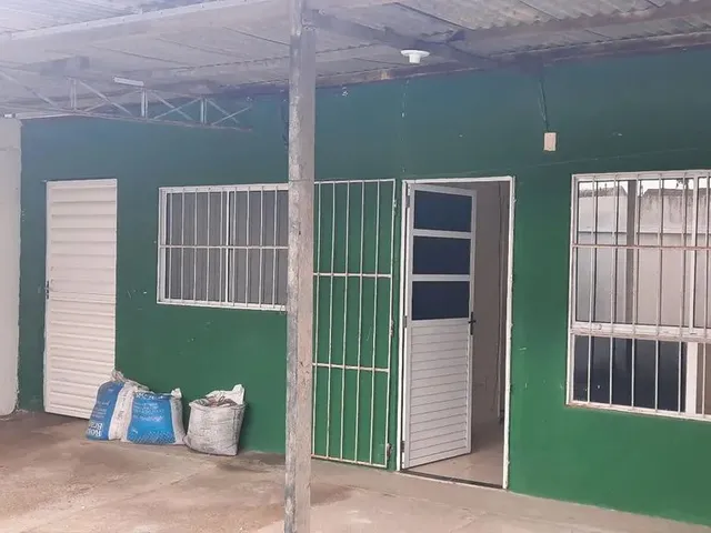 Imagem: Casa Simples. Com Terreno