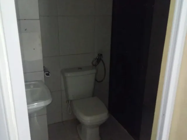 Imagem 8: Aluga-Se Casa (Bairro: Imbiribeira) Contato: */ *