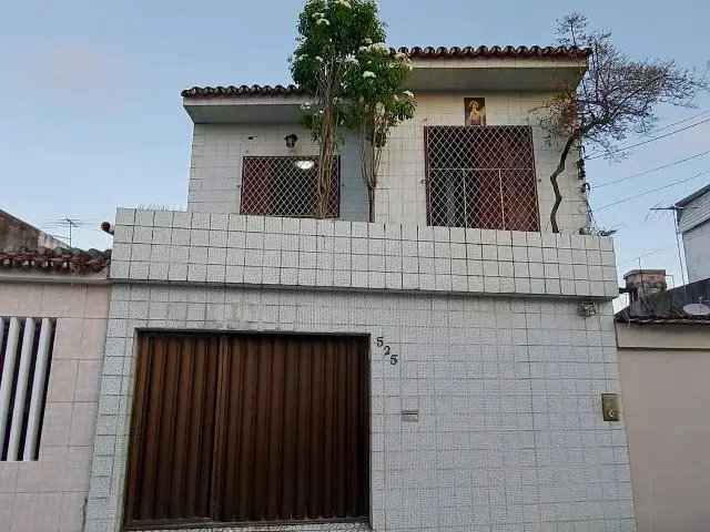 Imagem: Casa Diferenciada com Piscina no 1º Andar