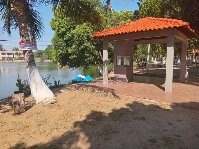 Imagem: A casa em condomínio possui 2 Dormitórios, 2 Suítes, 3
