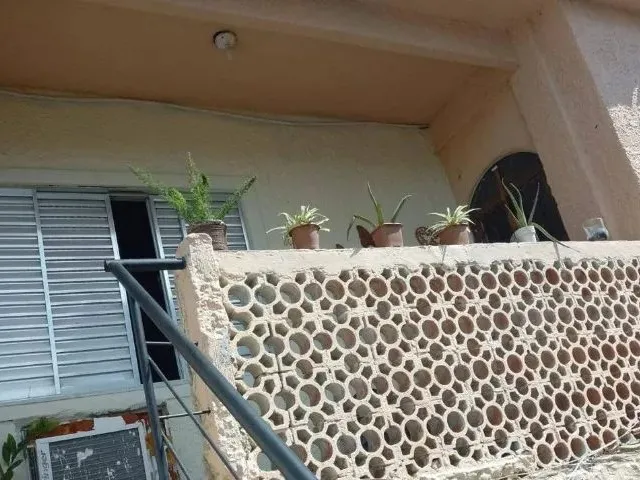 Imagem: A casa possui 1 Dormitório, 1 Banheiro e está localizado