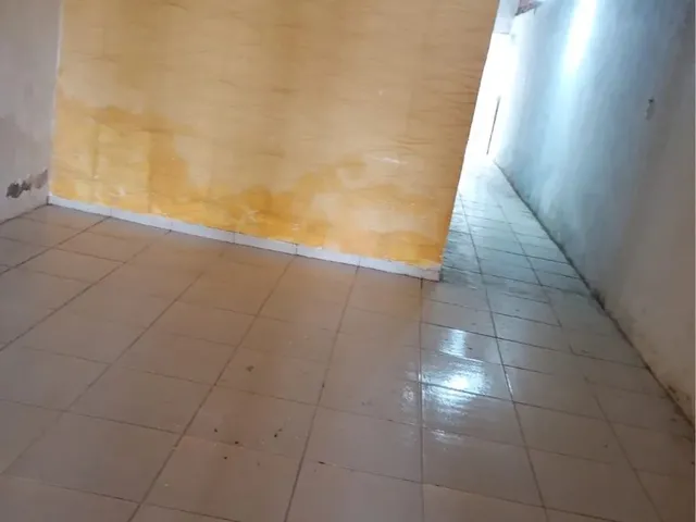 Imagem: A casa possui 2 Dormitórios, 1 Banheiro, 2 Vagas na