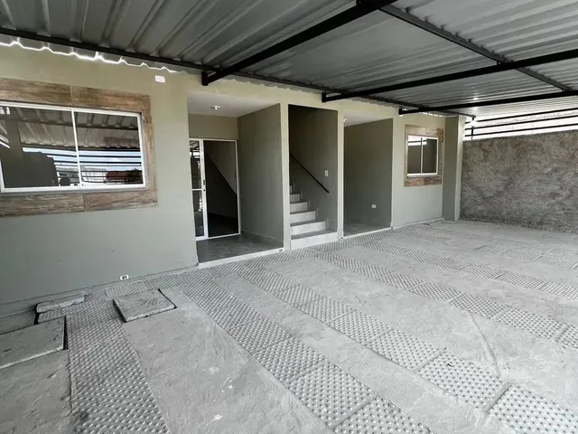 Imagem: A casa possui 2 Dormitórios, 1 Banheiro, 1 Vaga na