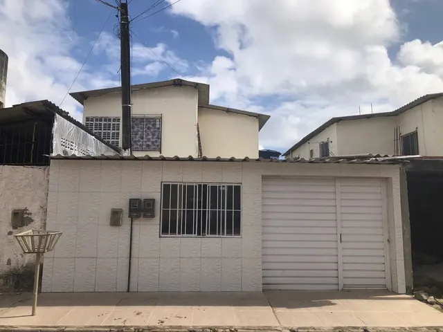 Imagem: A casa possui 3 Dormitórios, 1 Suíte, 2 Banheiros, 2