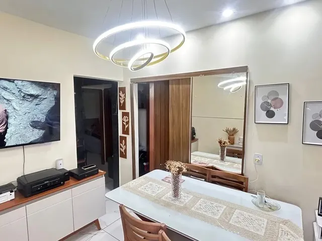 Imagem: A casa possui 4 Dormitórios, 2 Banheiros, 3 Vagas na