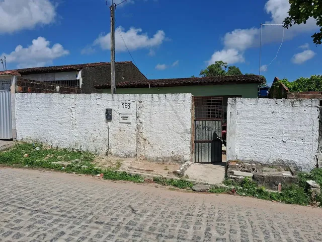Imagem 1: Duas Casas Num Terreno de 25 de Comprimento Mais 10 de Larguras