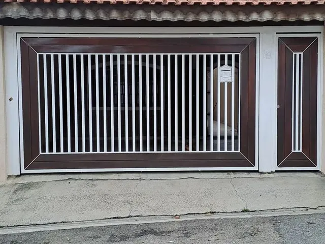 Imagem: A casa possui 2 Dormitórios, 2 Banheiros, 2 Vagas na