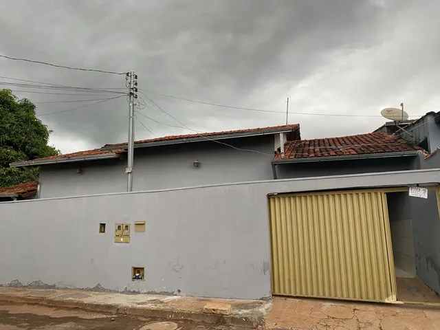 Imagem: A casa possui 2 Dormitórios, 1 Banheiro, 2 Vagas na