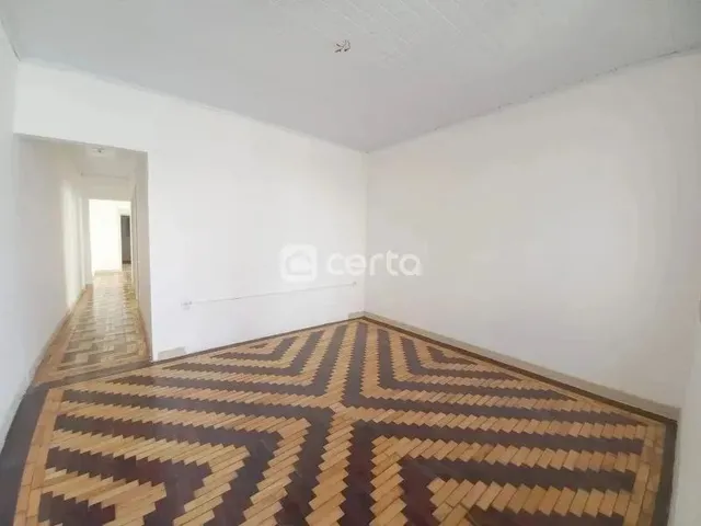 Imagem: A casa possui 1 Dormitório, 2 Banheiros, 1 Vaga na