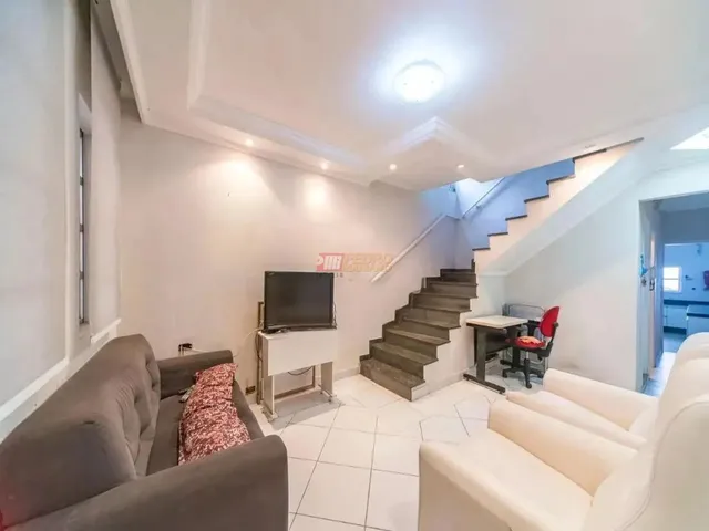 Imagem: A casa possui 4 Dormitórios, 4 Banheiros, 2 Vagas na