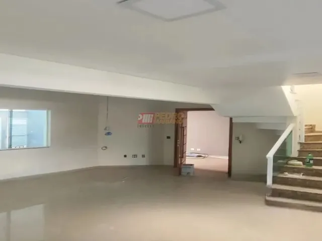 Imagem: A casa possui 3 Dormitórios, 3 Suítes, 5 Banheiros, 4