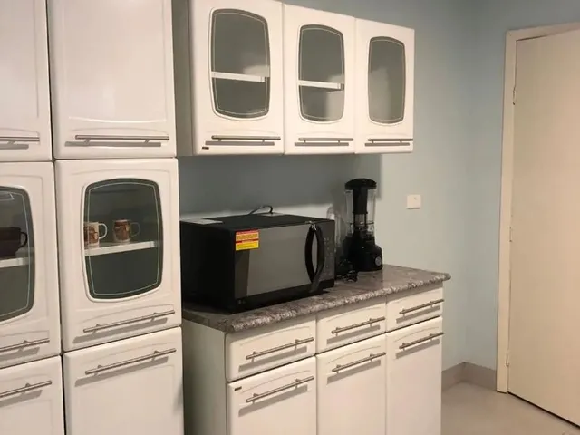 Imagem: A casa possui 1 Dormitório, 1 Banheiro, 1 Vaga na garagem,