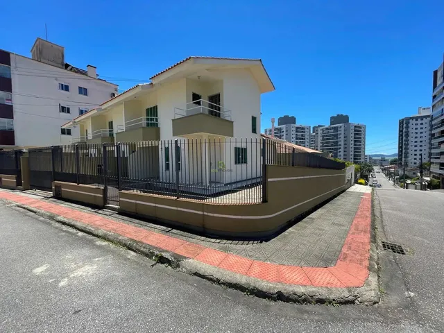 Imagem: Casa com 3 Quartos para Alugar em Barreiros!