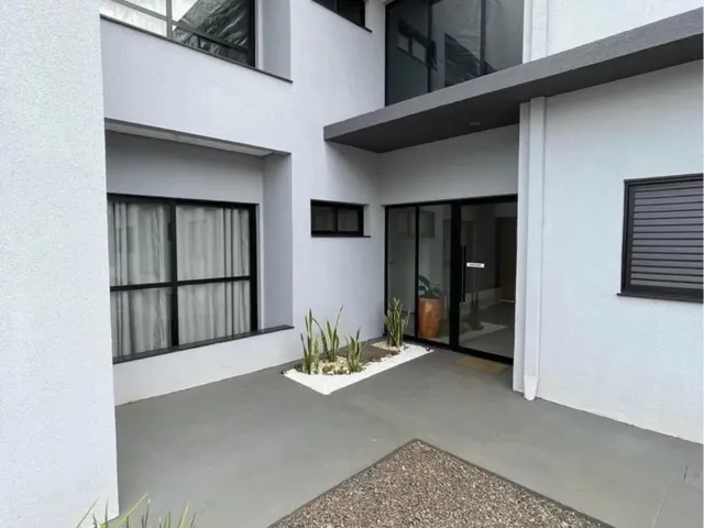 Imagem: O apartamento possui 1 Dormitório, 1 Banheiro, 1 Vaga na