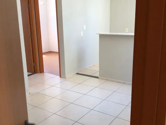 Imagem: O apartamento possui 2 Dormitórios, 1 Banheiro, 1 Vaga na