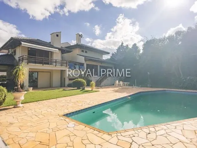 Imagem 1: Casa Mobiliada em Condomínio com Quintal, Piscina e 4 Quartos para Alugar, 215 M²