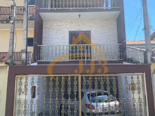 Imagem: A casa possui 2 Dormitórios, 1 Suíte, 3 Banheiros, 2
