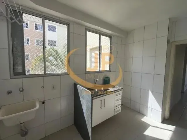 Imagem: O apartamento possui 2 Dormitórios, 1 Banheiro, 1 Vaga na