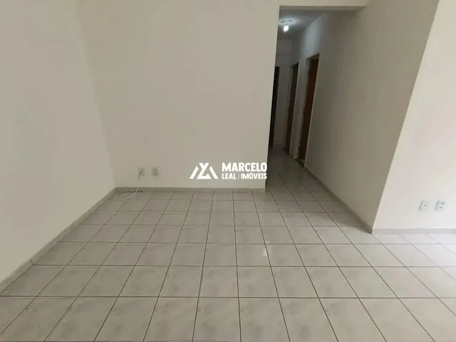 Imagem 11: Alugo Apartamento com 2 Quartos Sendo 1 Suite, Cozinha Ampla com Armários Planej