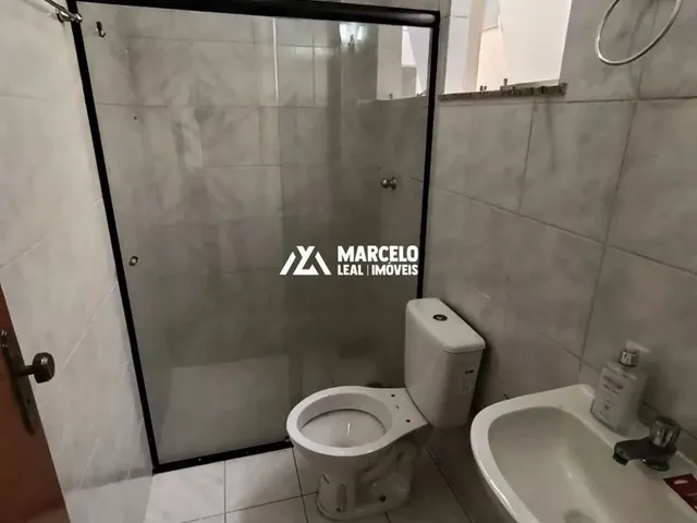 Imagem 7: Alugo Apartamento com 2 Quartos Sendo 1 Suite, Cozinha Ampla com Armários Planej