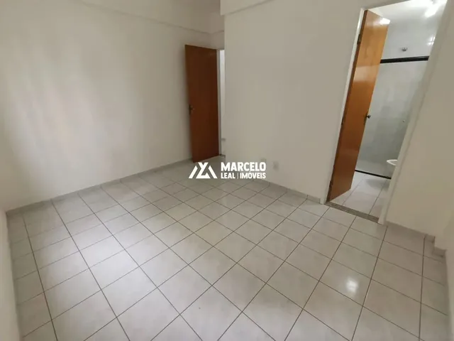 Imagem 15: Alugo Apartamento com 2 Quartos Sendo 1 Suite, Cozinha Ampla com Armários Planej