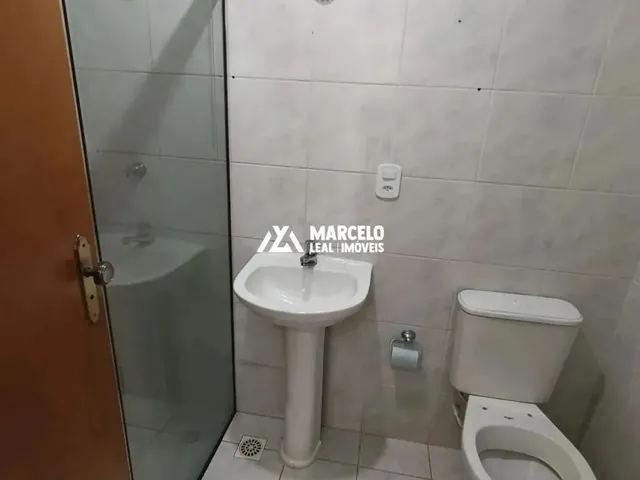 Imagem 2: Alugo Apartamento com 2 Quartos Sendo 1 Suite, Cozinha Ampla com Armários Planej